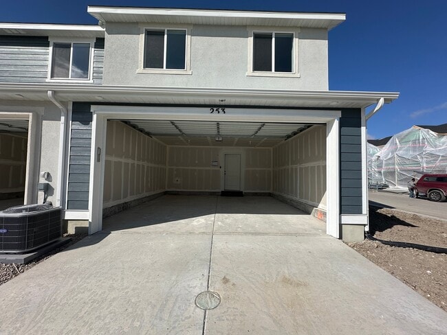 253 Portside Ln
