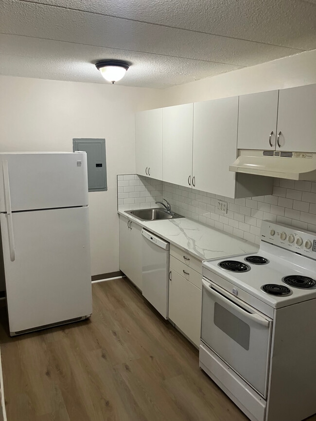 Building Photo - 287 Commercial St Unit 11