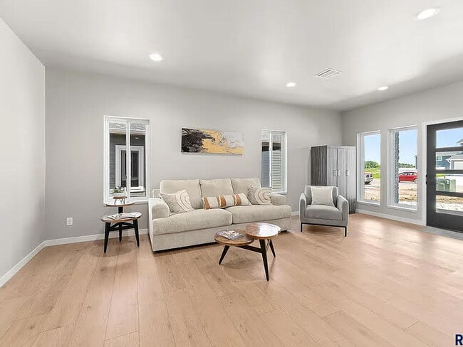 Photo - 517 Oxford Ave