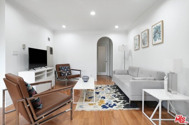 Photo - 924 5th St Unidad 8