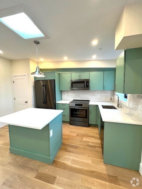 Building Photo - 552 E 5th St Unit 3 Rental