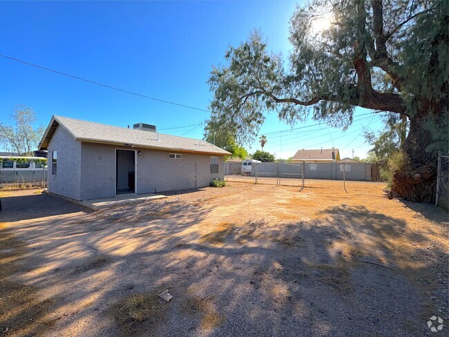 Building Photo - 425 N 18th Dr Unit 3 Rental