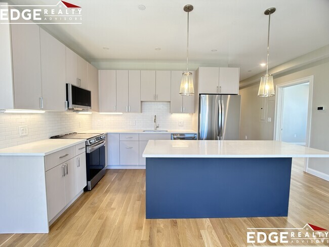 Building Photo - 49 Waverly St Unit 2 Rental