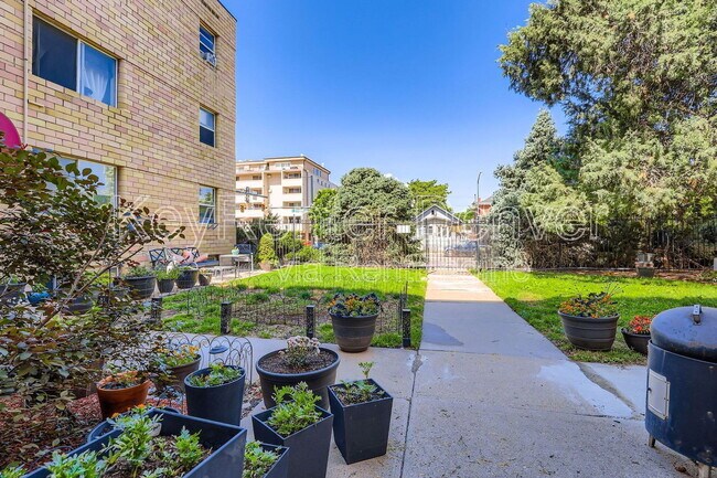 Photo - 1100 Colorado Blvd Unidad 306