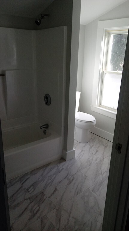 Photo - 1279 Pond St
