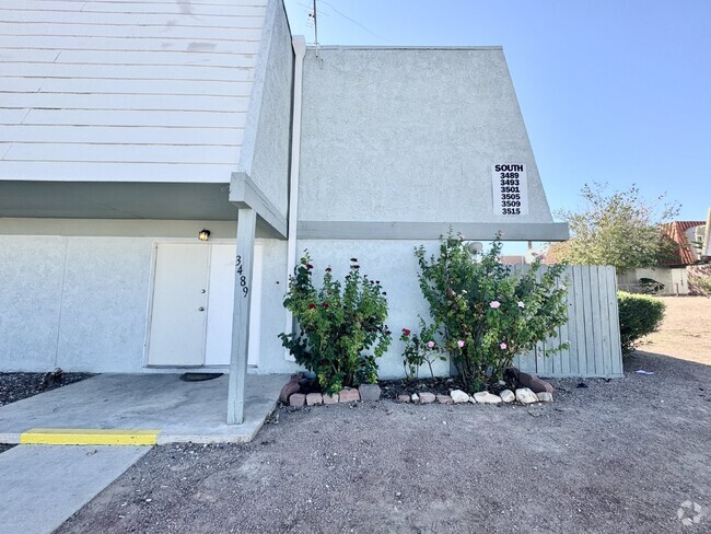 Building Photo - Spacious 2-Bedroom, 2-Bath Townhome with P...