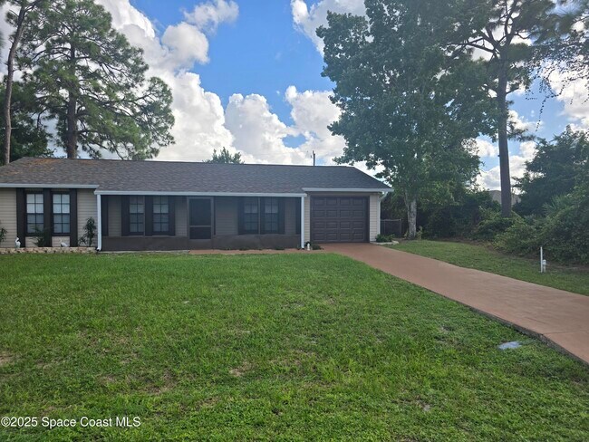 Photo - 1666 Uniontown St SE