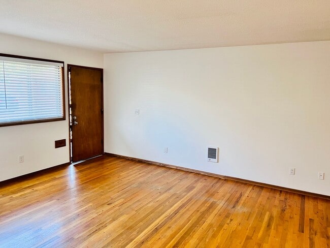 Photo - Single level 1 bed meets Mid-Century cool Unidad 7043