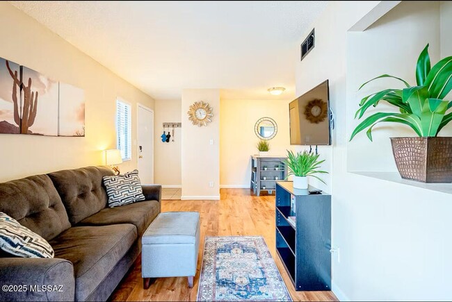 Building Photo - 1745 E Glenn St Unit #130 Rental