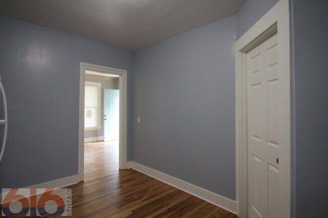 Photo - 116 Gold Ave SW