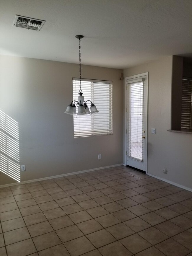 Photo - Spacious 3BD Home Near Downtown Phoenix & Major Freeways