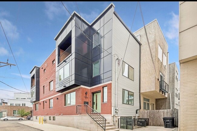 Building Photo - 1846 Vineyard St Unit 1