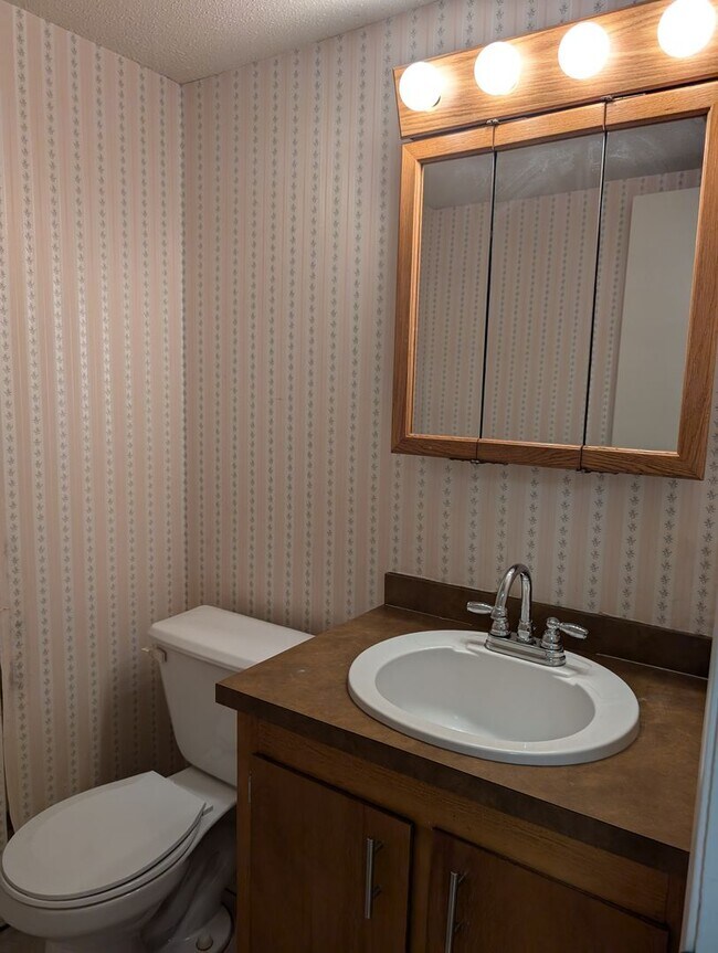 Photo - Townhouse 3/2.5 Fenced