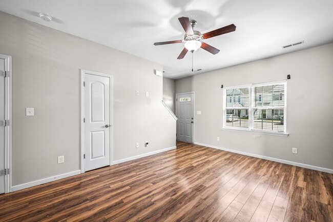 Photo - 525 Oyster Rock Ln