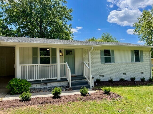 Building Photo - Beautiful Craftsman home in Smyrna