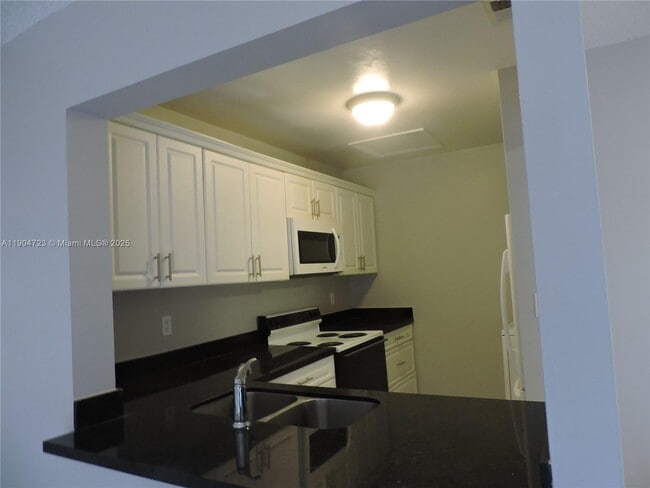 Photo - 14867 SW 104th St Unidad 24-21