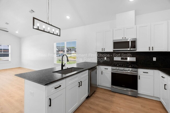 Building Photo - 8725 Cantera Dr