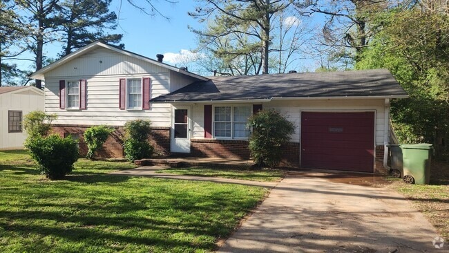 Building Photo - 4 BR / 2.5 BA Single family home
