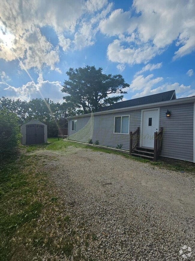 Building Photo - FRESH UPDATES THROUGHOUT!!! Rental