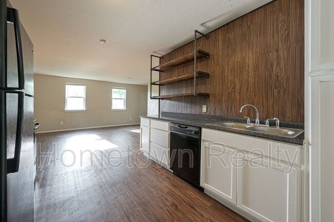 Photo - 135.5 E Himes St
