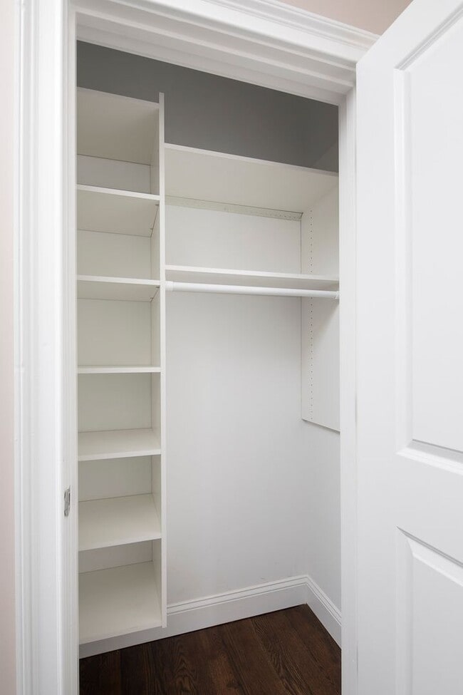 Photo - North Washington Square @ Hickory: In-Unit Washer & Dryer, Cold Water, Fitness Center, Sauna, Bar...