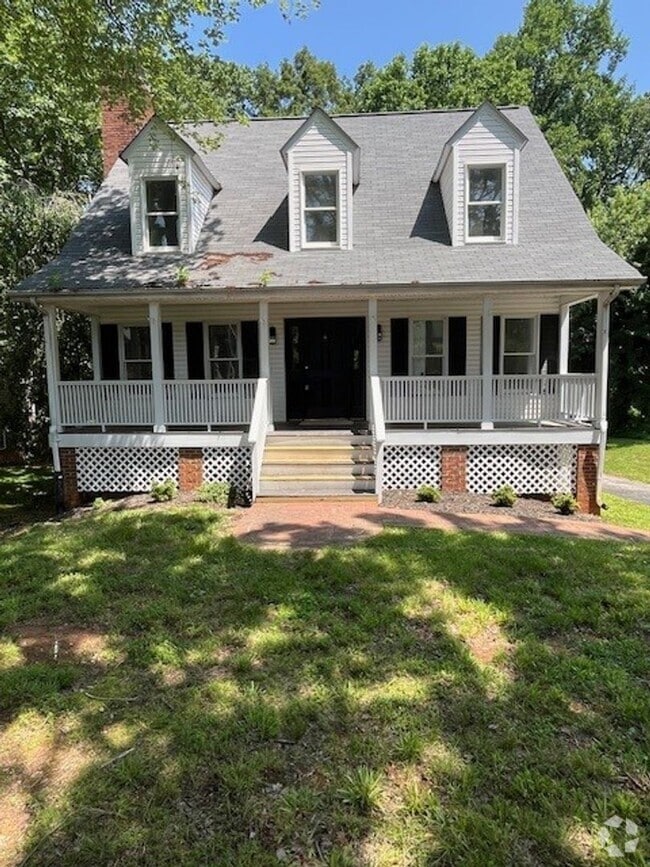 Building Photo - Two-Story Cape Cod- 3 Bed 2 Bath Greensbor... Rental