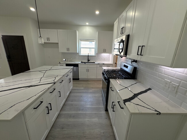 Photo - Room in Duplex on Wendelkin St
