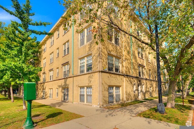 Building Photo - 1606 W Sunnyside Ave Rental