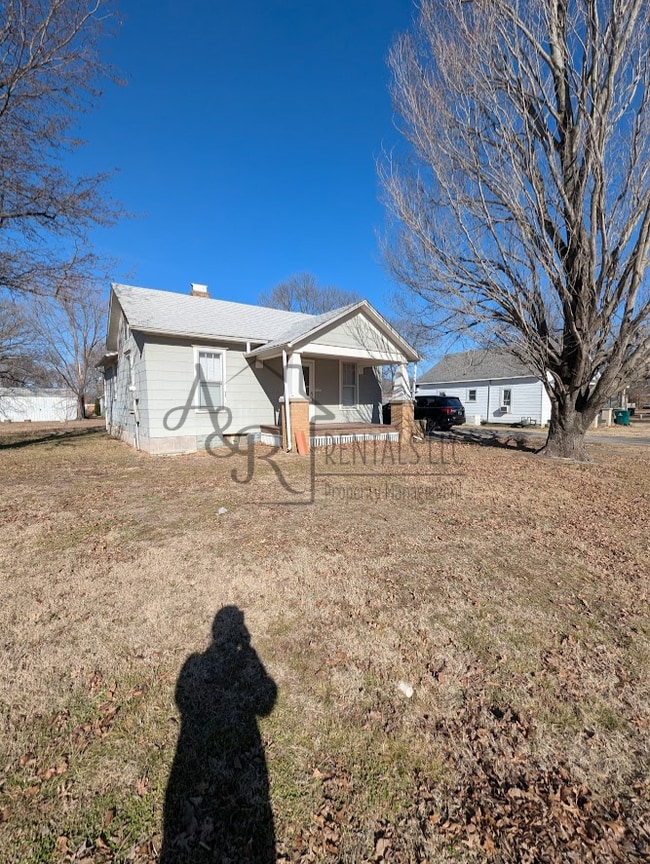 Photo - 206 W 1st St