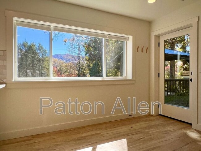 Photo - 106 Durham Pl