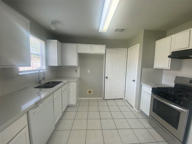 Photo - 14007 Oleoke Ln