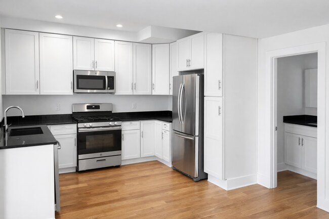 Building Photo - 727 Quebec Place NW Unit A