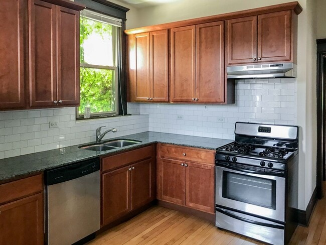 Photo - 847 W Wellington Ave Unit 1