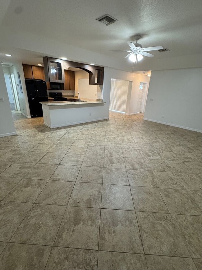 Building Photo - 2963 Walnut Ct