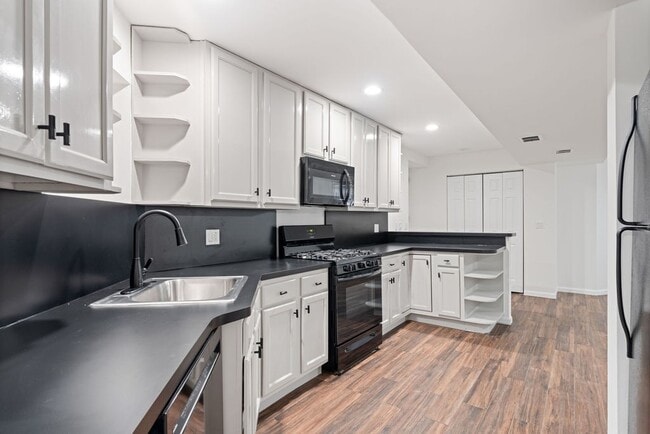 Photo - 823 W Roscoe St Unit Garden