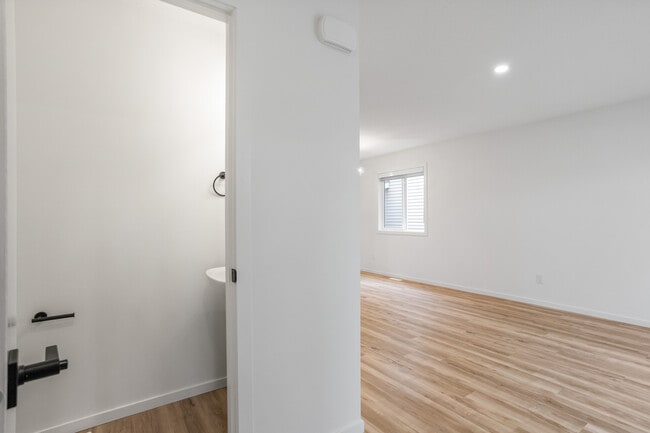 Photo - 11510-11587 87 St NW
