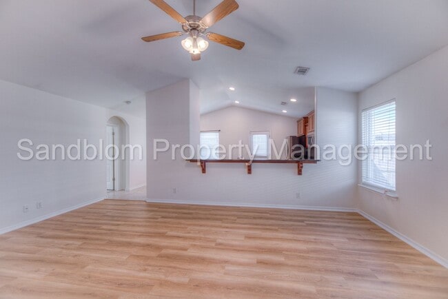 Photo - FOR LEASE | Jenks | Available Now!