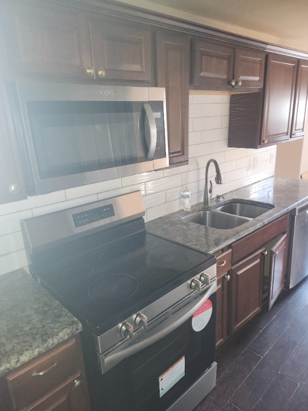 Building Photo - 1017 E Wells Ave