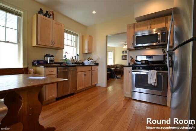 Building Photo - 74 Brooks St Unit 2 Rental