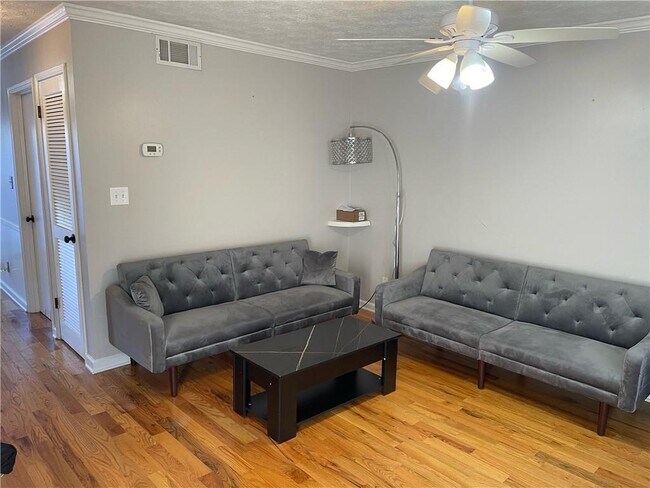 Photo - 407 Northdale Ct