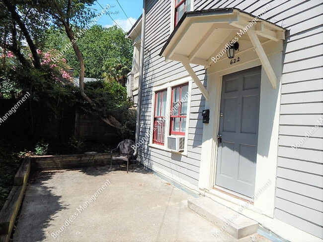 Building Photo - 622 Waldo St SE