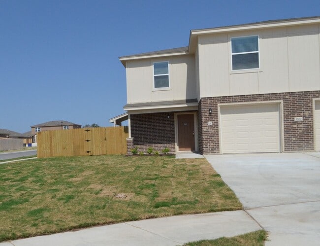 Building Photo - 1709 Montell St Unit A 1709 Rental