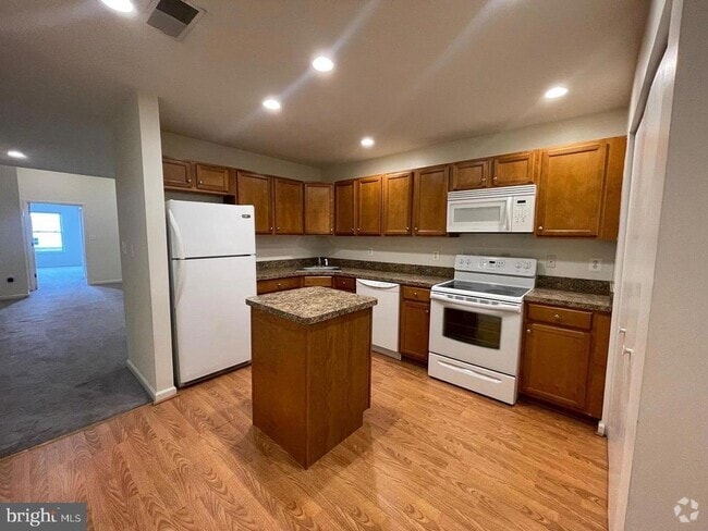 Building Photo - 1119 Light St Rental