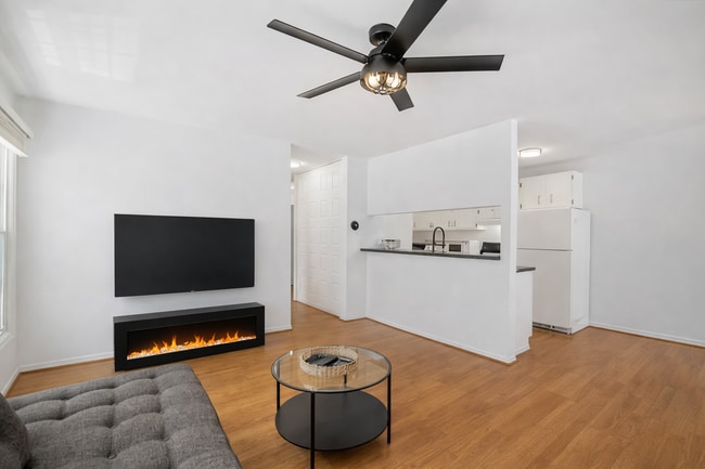 Building Photo - 1277 Pearl Ave Unit 1277 Pearl Ln  D