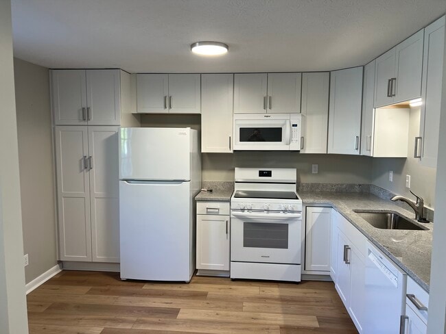 Photo - 2002 Lynn Gay Cir