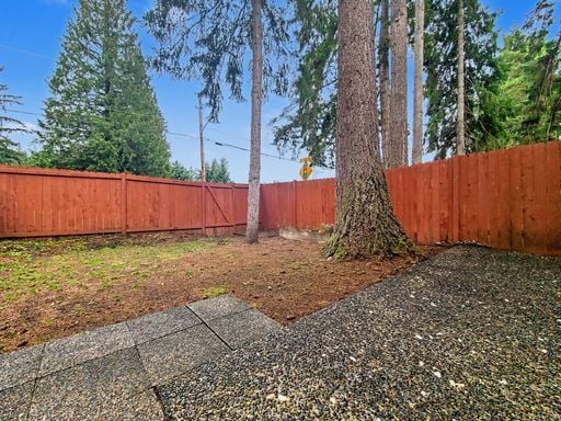 Building Photo - AVAILABLE NOW! Thoughtfully Updated Kingsgate Home with Fireplace and Fenced Yard Unit B