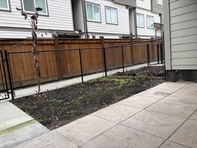 Photo - 1308 Rutland Rd N