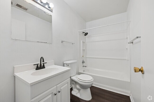 2BR, 1BA - 695SF - Bathroom