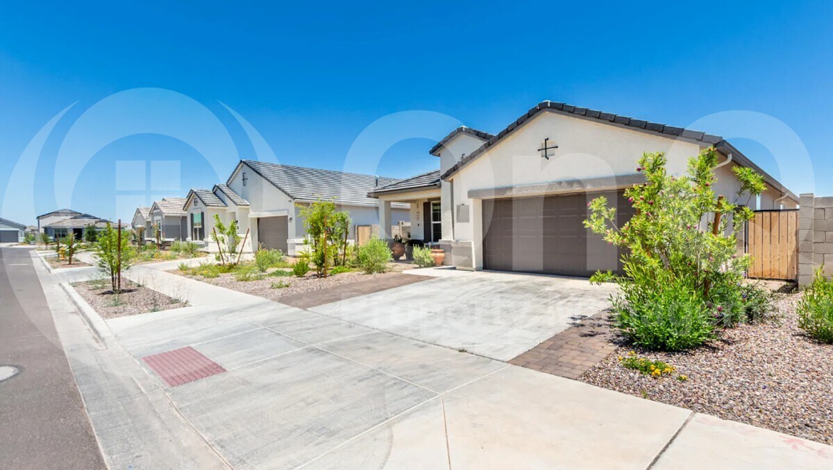 Photo - 8222 S 44th Gln House