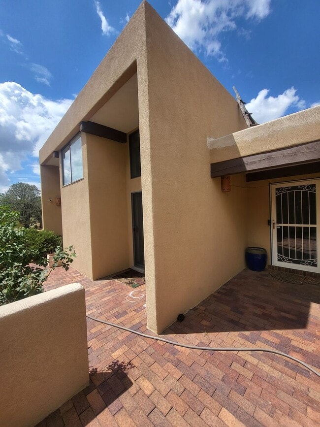 Building Photo - Sandia Heights Beauty 3 bedroom 2 bath Rental